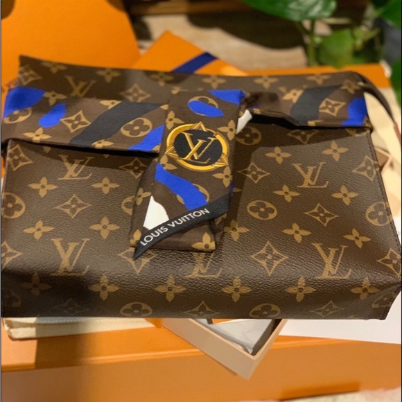 Check out my avail listing in my closet - Picture 5 of 13